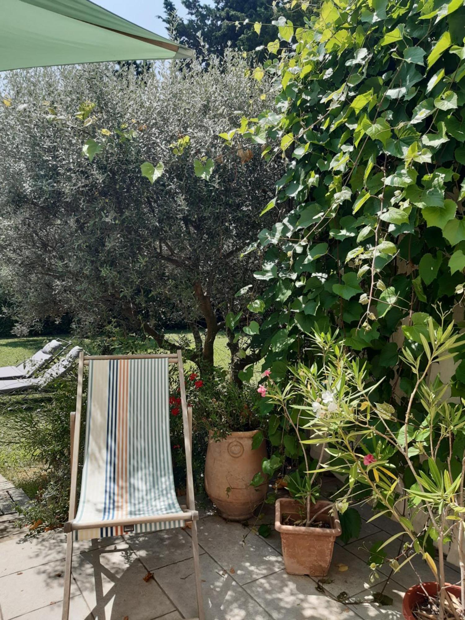 Chambre D'Hotes Le Jardin Des Cigales Bed and Breakfast Aubignan Esterno foto